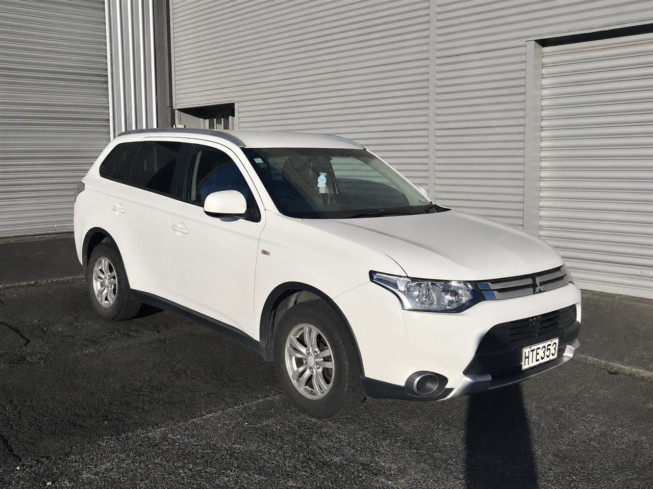 2014 Mitsubishi Outlander LS 2.0P/CVT/SW/5DR/5 used car available at Drive Now Motors
