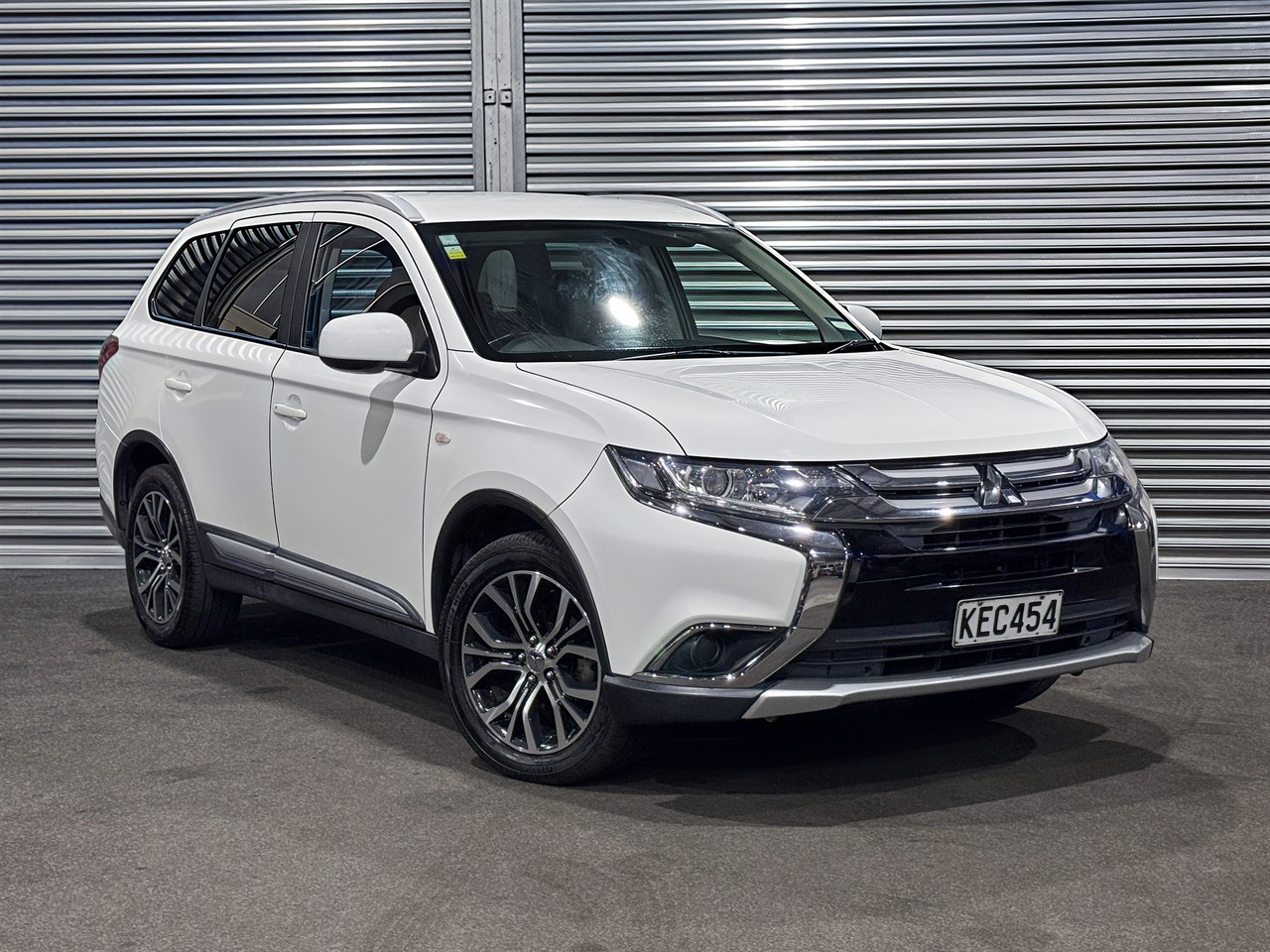 2016 Mitsubishi Outlander LS 2.0P/CVT at Drive Now Motors Auckland